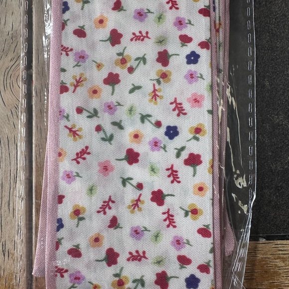 Floral Patterned bag scarf nip - Picture 1 of 1